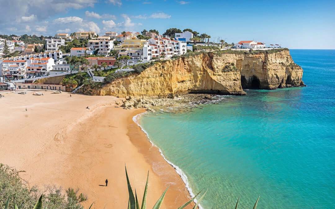 Carvoeiro : Échappée Enchantée sur la Côte d’Algarve