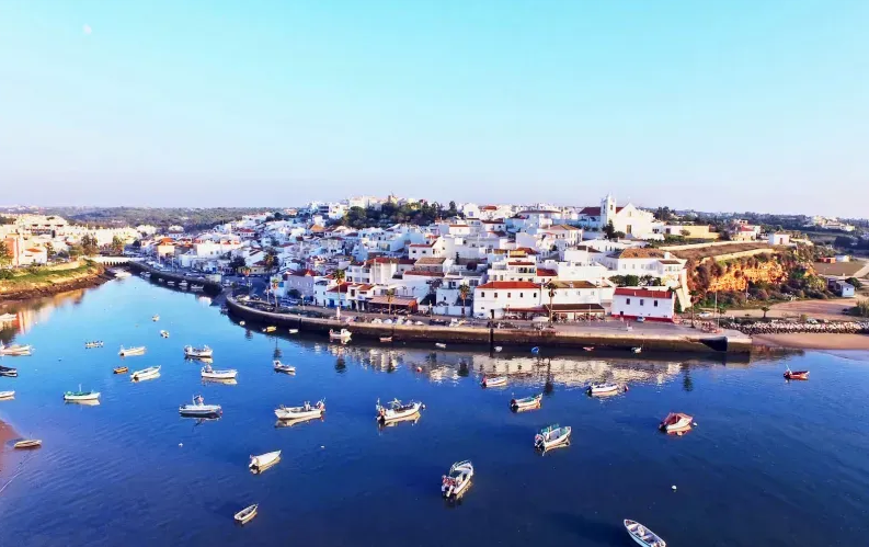 Ferragudo : Découvrez le Joyau Caché de l’Algarve
